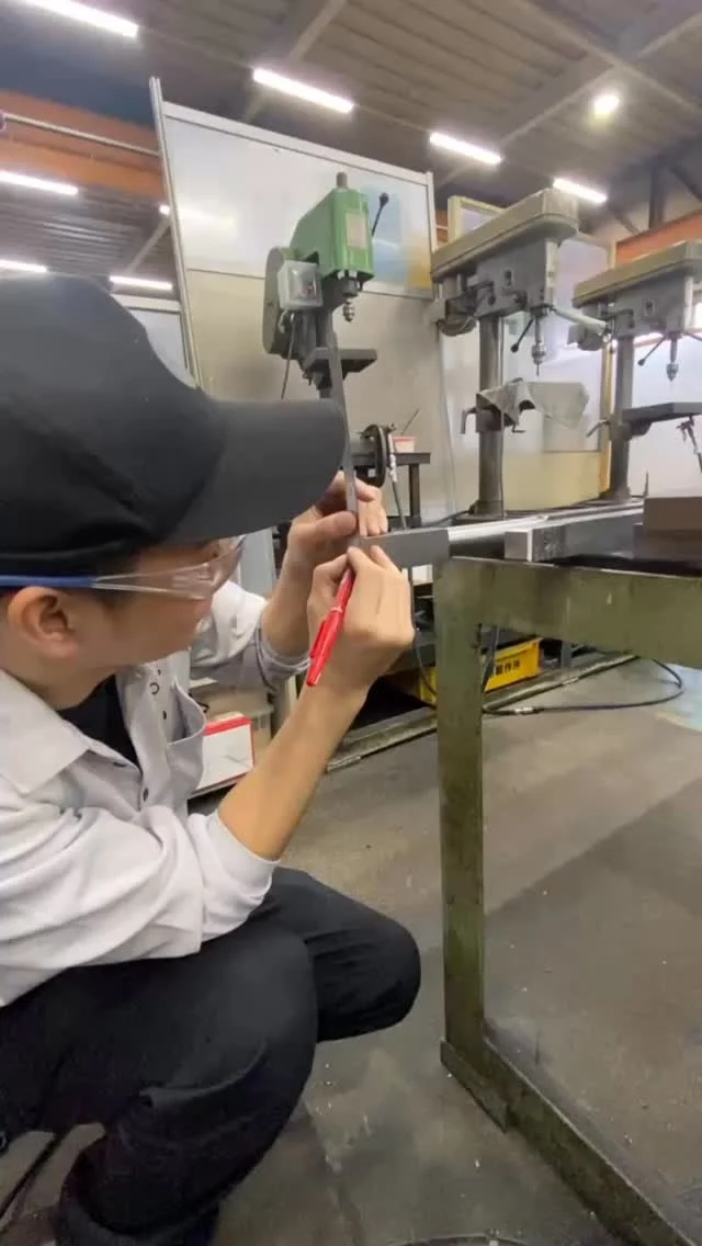 若手の指導に力を入れてます。
初めてのグラインダーを使ってC5加工
なかなか上出来！！
#京都製作所 #久世工業団地 #金属加工 #トータルラインエンジニアリング #若手 #指導 #グラインダー #c5